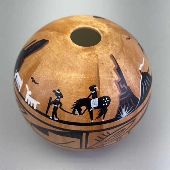 Handpainted Navajo Ceramic Seed Pot - Picture 5 of 7